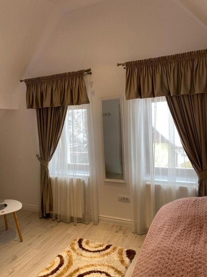Apartaments Rîşnov Kültér fotó